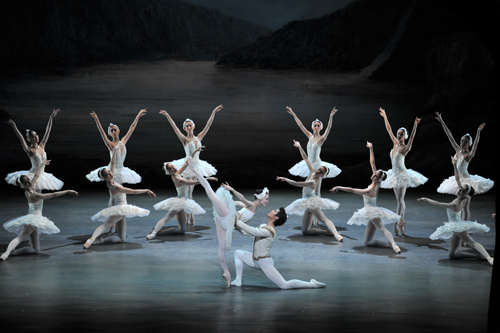 Swan Lake | New National Theatre, Tokyo