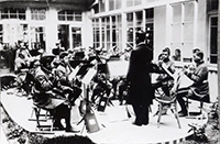 Itō clothing store band, c. 1911